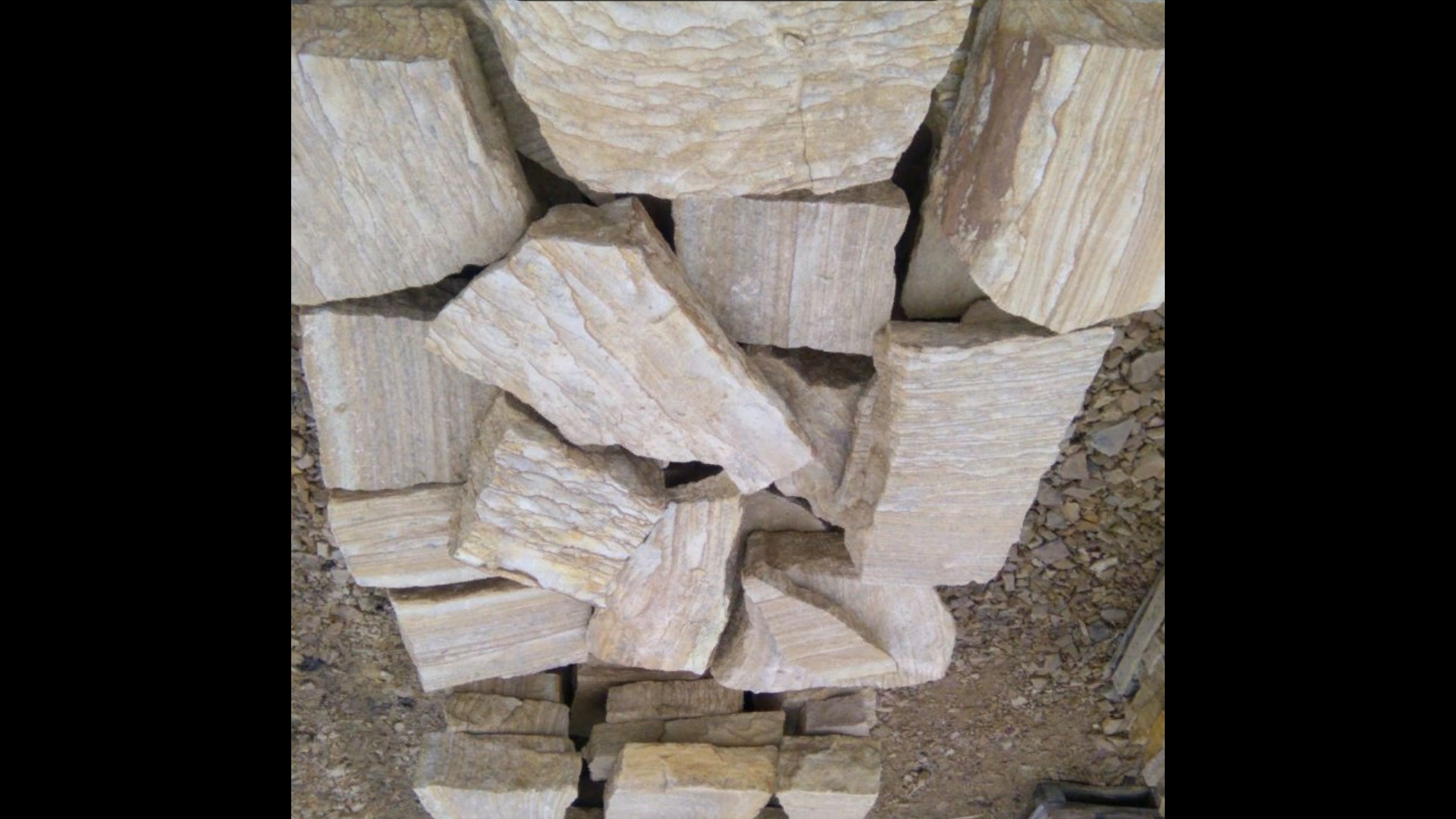 Песчаник пластушка желтый с рисунком (4-6 см)  купить  в Санкт-Петербурге плитняк пластушка желтый с рисунком песчаник 9 000 руб/м3   фото 