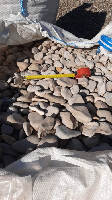 Галька каспийская фр. 40-70 мм.  купить с доставкой в Санкт-Петербургу фото 