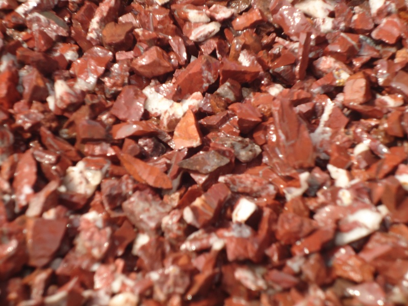  Щебень крошка красный (ЯШМА) фр. 20-40 мм.  купить  в Санкт-Петербурге яшма красный, бордовый декоративный ландшафтный щебень 6 600 руб/т   фото 
