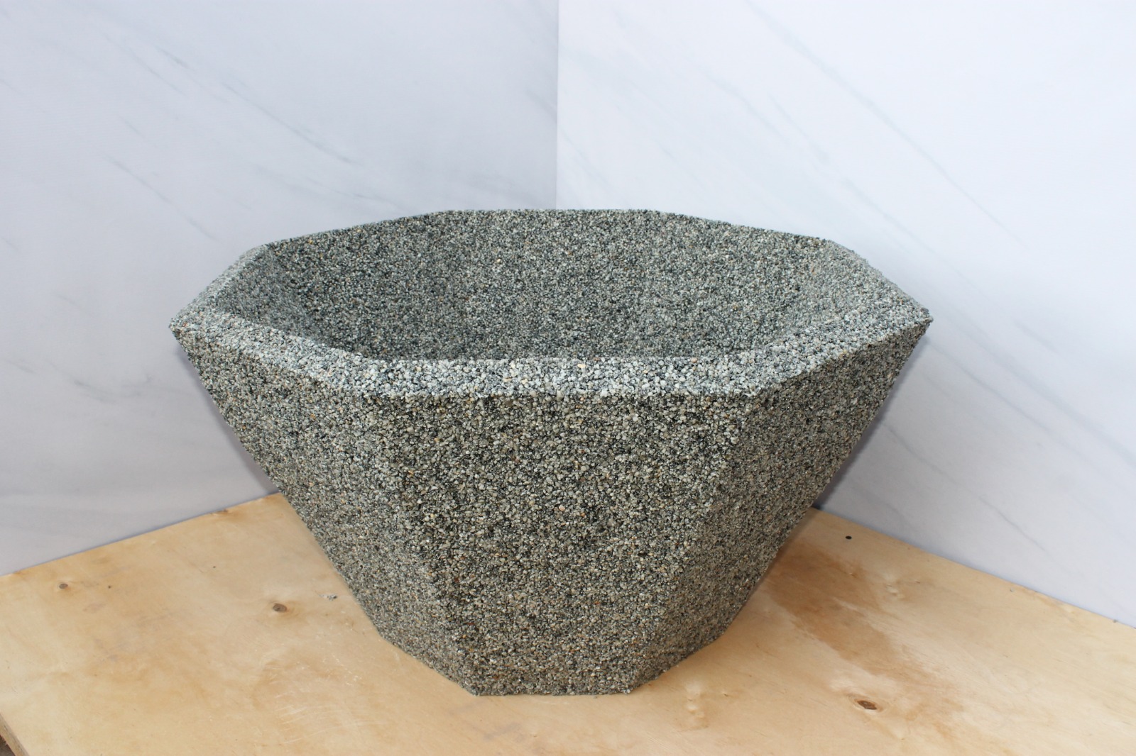 Ландшафтный вазон Корда купить  c доставкой в Санкт-Петербурге 