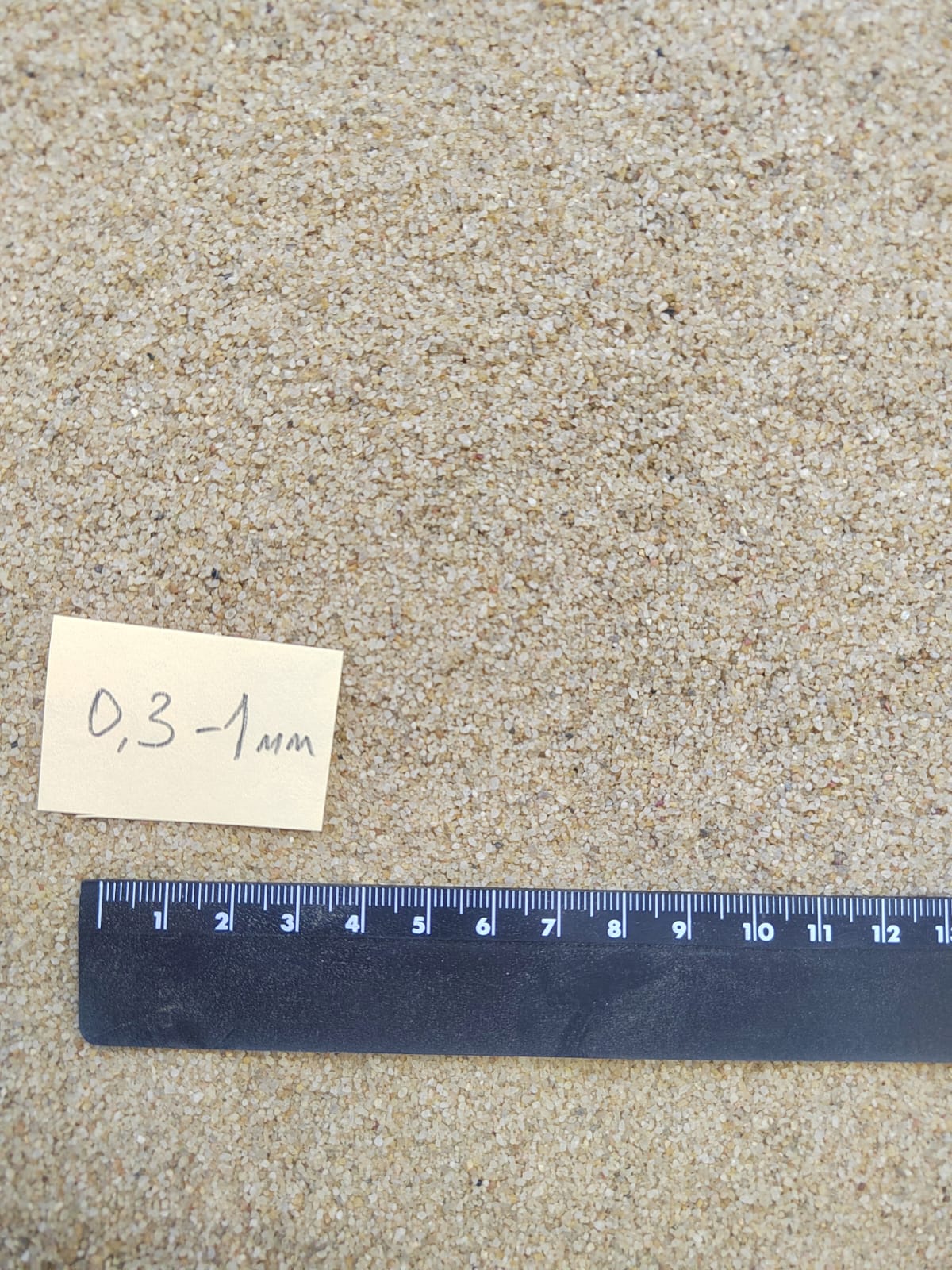 Кварцевый песок для площадок фр. 0,3 - 1 мм.  купить в Санкт-Петербурге фото 