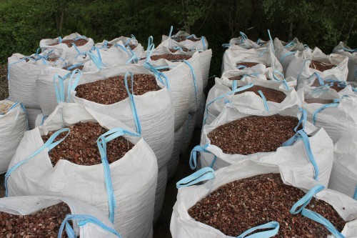  Мраморная крошка (щебень крошка розовый) фр. 20-40 мм.  купить  в Санкт-Петербурге мрамор розовый, красный мраморная крошка декоративная 7700 руб/т   фото 