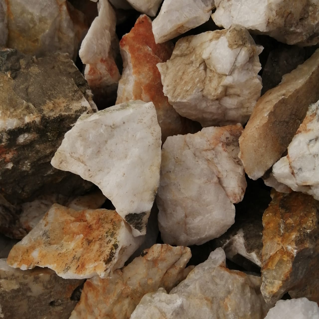 фото Кварц ( фр. 70-100 мм)  купить в Санкт-Петербурге в интернет-портале 