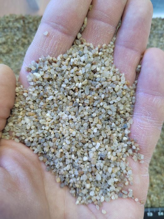 Кварцевый песок сухой фракцинированный фр. 1,6-4 мм.  купить в Санкт-Петербурге фото 