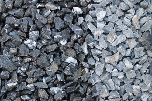 Щебень крошка черный (мрамор) фр. 20-40 мм.  купить  в Санкт-Петербурге мрамор черный с белыми прожилками мраморная каменная крошка 9000 руб/т   фото 