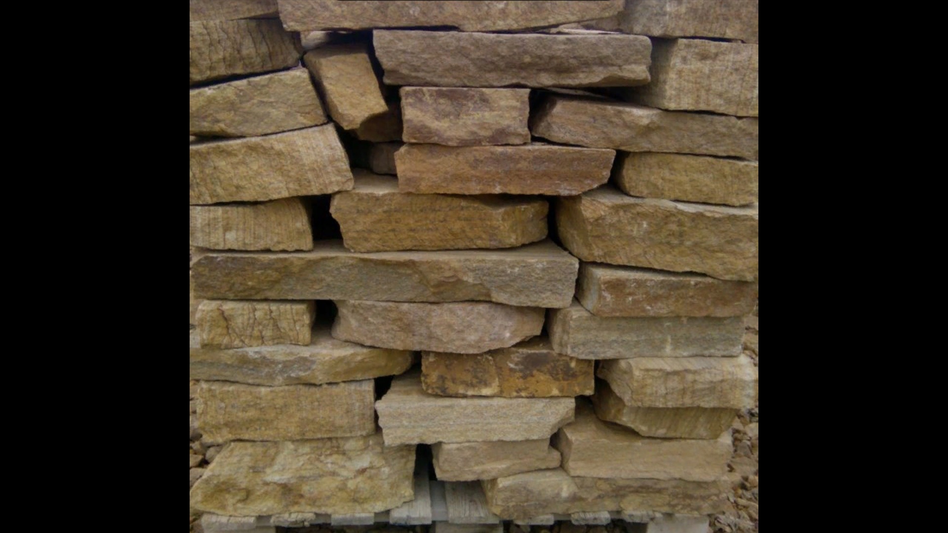 Песчаник пластушка желтый с рисунком (4-6 см)  купить  в Санкт-Петербурге плитняк пластушка желтый с рисунком песчаник 9 000 руб/м3   фото 