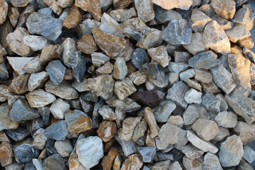  Мраморная крошка (щебень крошка медовый) фр. 20-40 мм.  купить  в Санкт-Петербурге мрамор бежевый рыжий желтый ландшафтная мраморная крошка 9900 руб/т   фото 