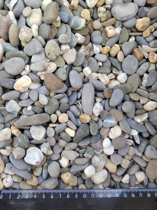 Галька крымская прибрежная фр. 10-20 мм.  купить с доставкой в Санкт-Петербургу фото 