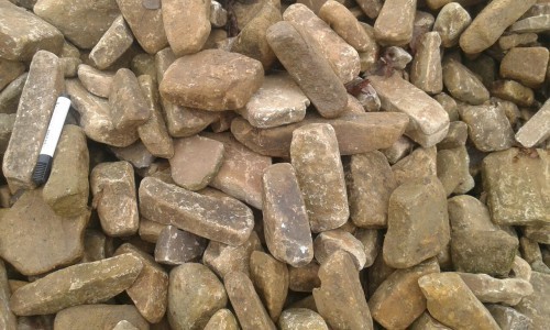 Песчаник для строительства и кладки блочный (фр 100-200 мм)  купить  в Санкт-Петербурге песчаник бежевый серый рыжий валун мелкий для строительства песчаник 6500 руб/т   фото 