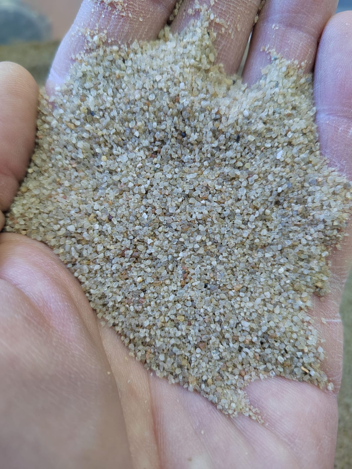 Кварцевый песок для площадок фр. 0,3 - 1 мм.  купить в Санкт-Петербурге фото 