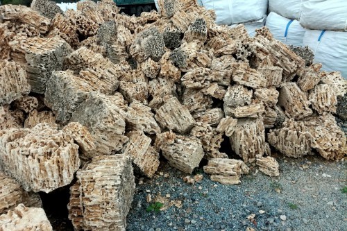  Крымский природный меотис фр. 100-500 мм.  купить в Санкт-Петербурге меотис бежевый рыжий молочный желтый ракушечник 4 500 руб/т   фото 