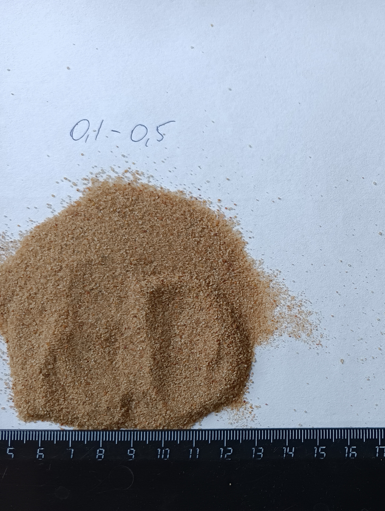 Кварцевый песок для площадок фр. 0,1-0,5 мм.  купить в Санкт-Петербурге фото 