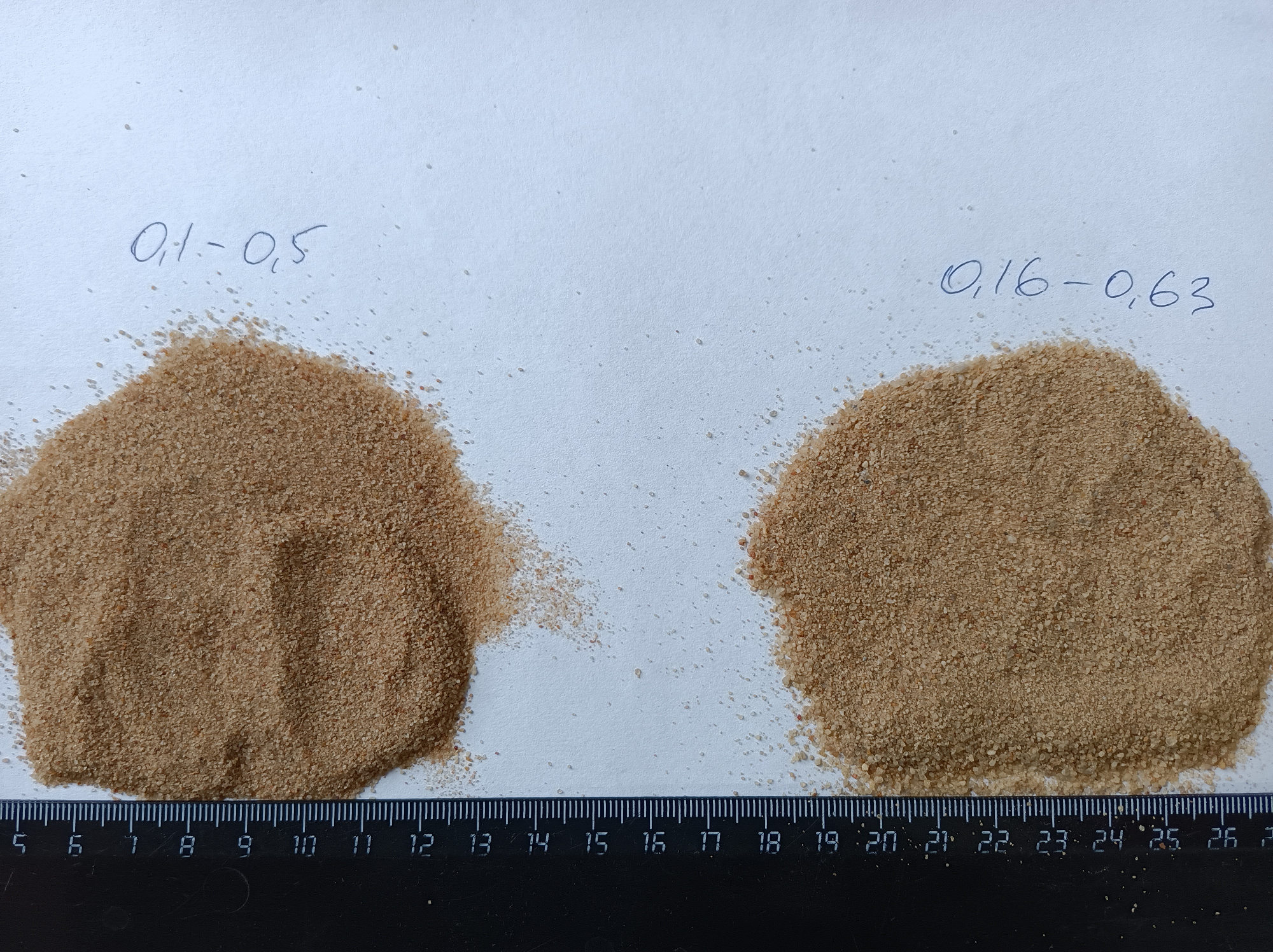 Кварцевый песок для площадок фр. 0,16-0,63 мм.  купить в Санкт-Петербурге фото 